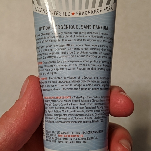 First Aid Beauty Face Cleanser w/ FAB Antioxidant - Picture 4 of 5
